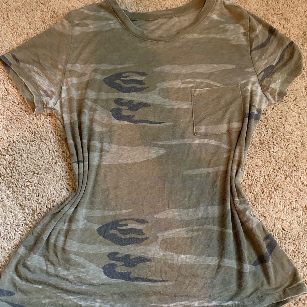 FREE WITH ANY 2 BUNDLE Camo tee